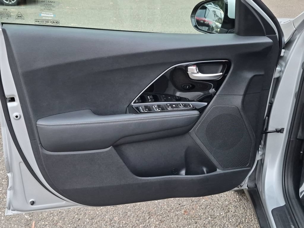 Used 2019 Kia Niro EX FWD image 11