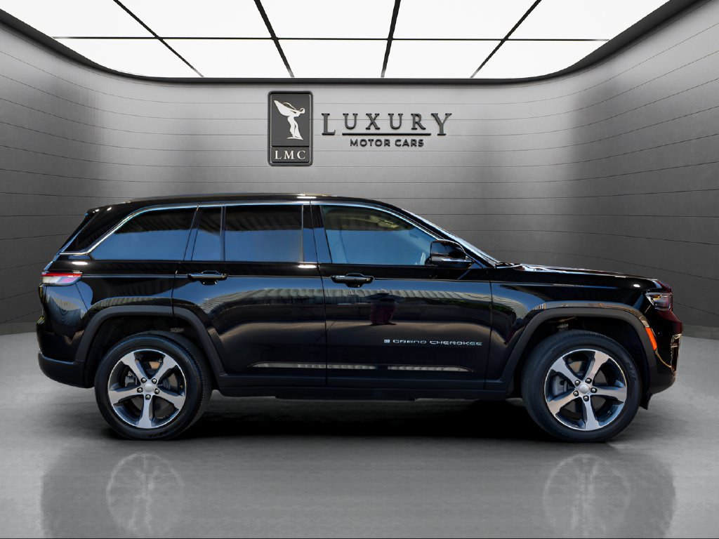 Used 2023 Jeep Grand Cherokee 4WD 4xe image 9