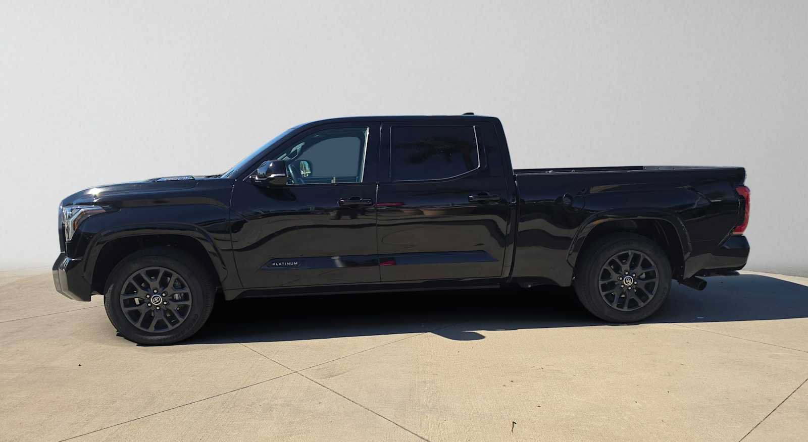 Used 2023 Toyota Tundra Platinum w/ Advanced Package AWD/4WD image 6