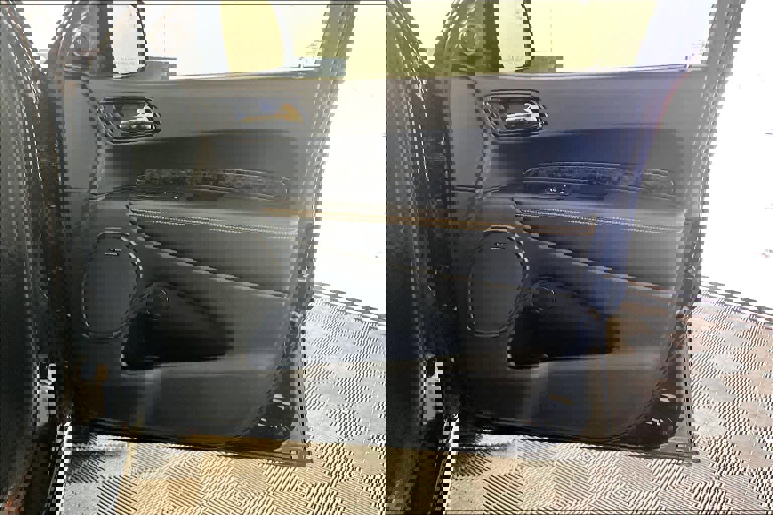 Used 2023 Dodge Durango R/T w/ Hemi Orange Plus Package RWD image 22