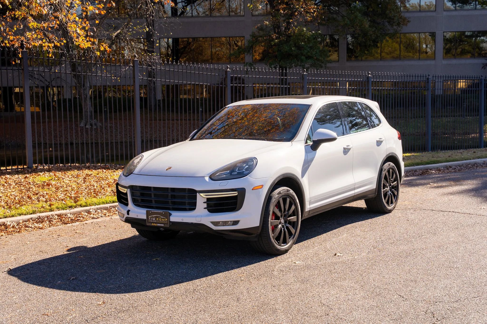 Used 2015 Porsche Cayenne Turbo image 1