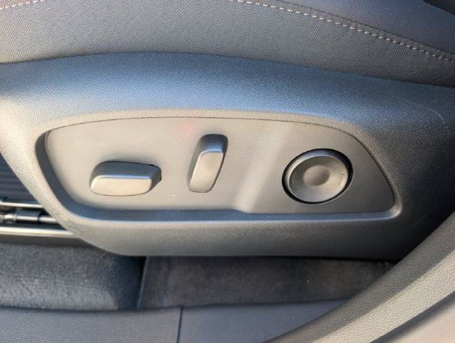 New 2027 Chevrolet Equinox LT w/ Convenience Package II FWD image 18