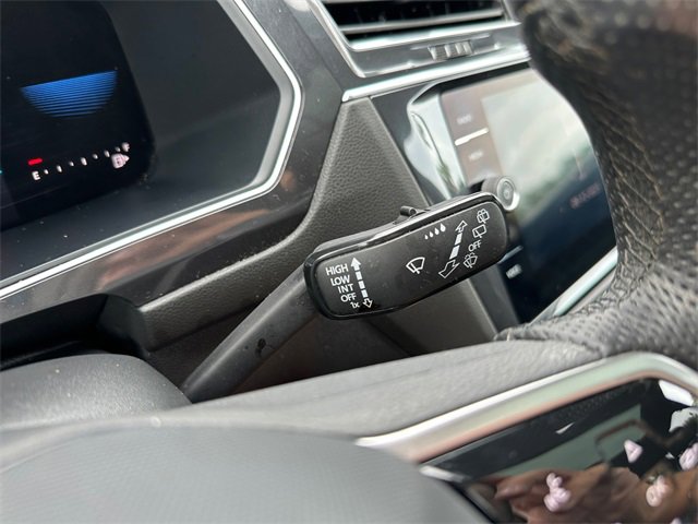Used 2022 Volkswagen Tiguan SE R-Line image 25