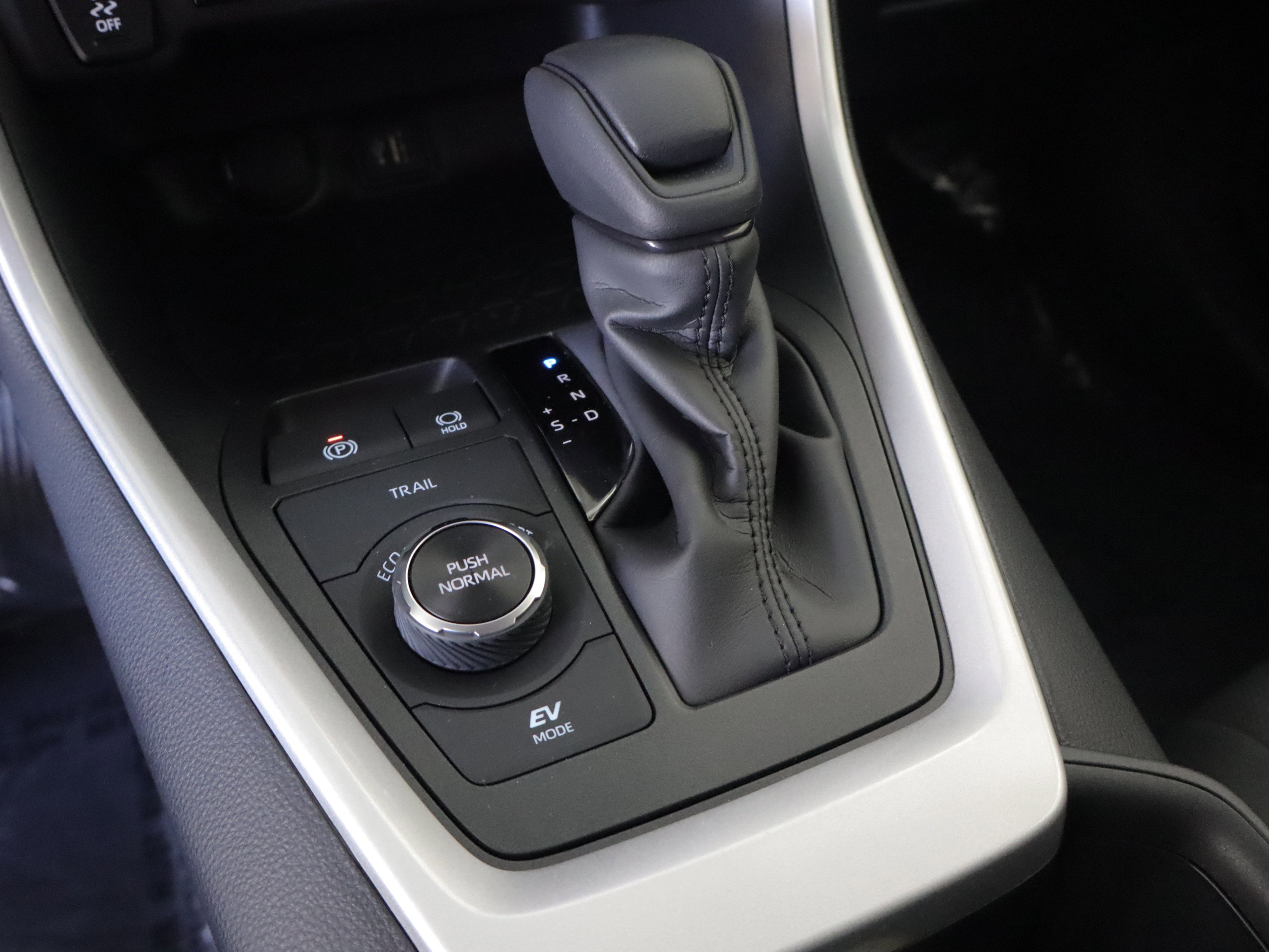 Used 2025 Toyota RAV4 XLE AWD/4WD image 17