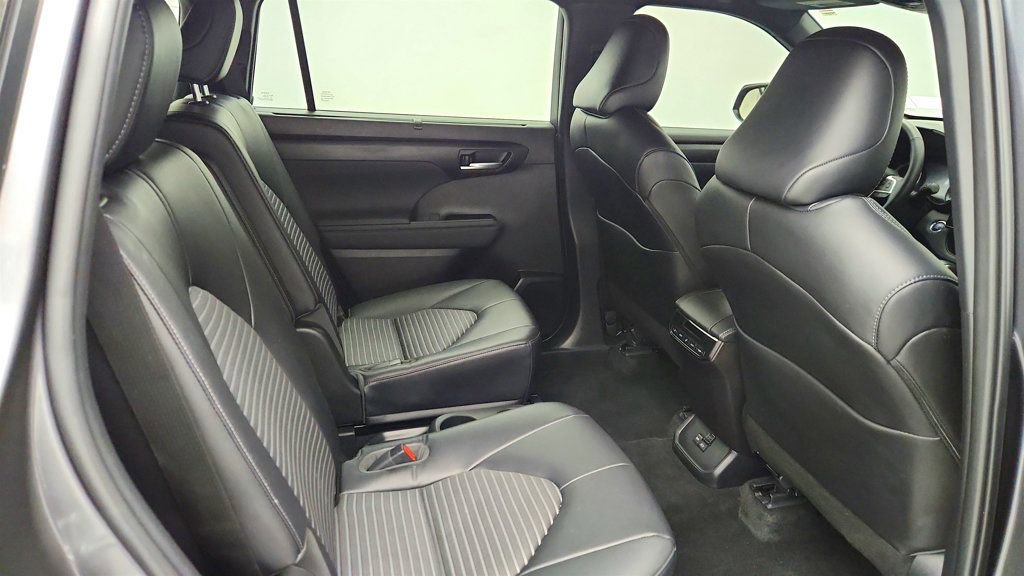 Used 2023 Toyota Highlander XSE image 23