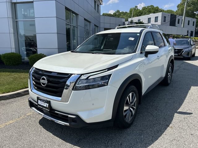 Certified 2024 Nissan Pathfinder SL AWD/4WD image 4