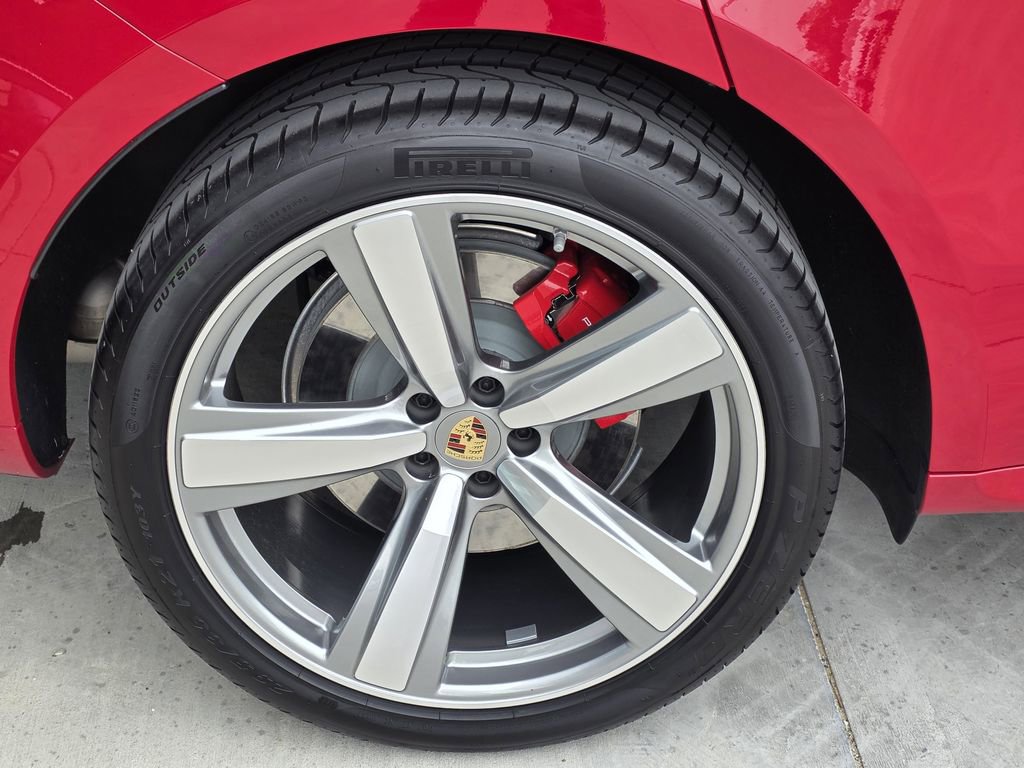 Certified 2025 Porsche Macan GTS image 34