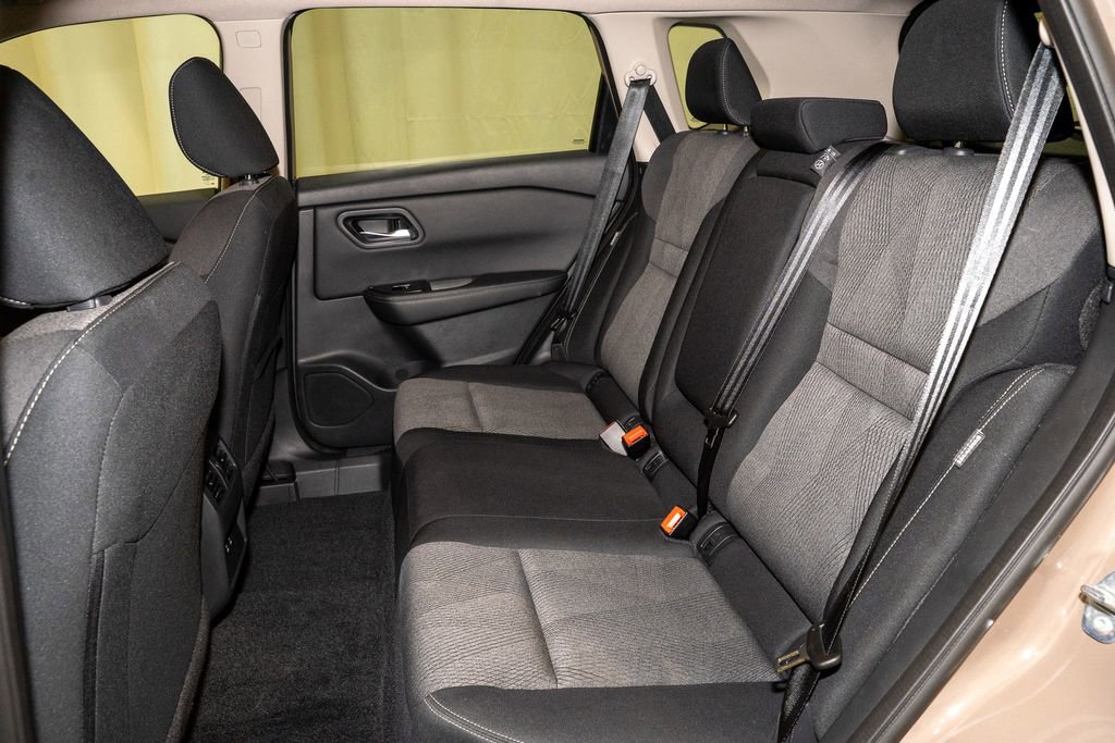 Certified 2025 Nissan Rogue SV image 9