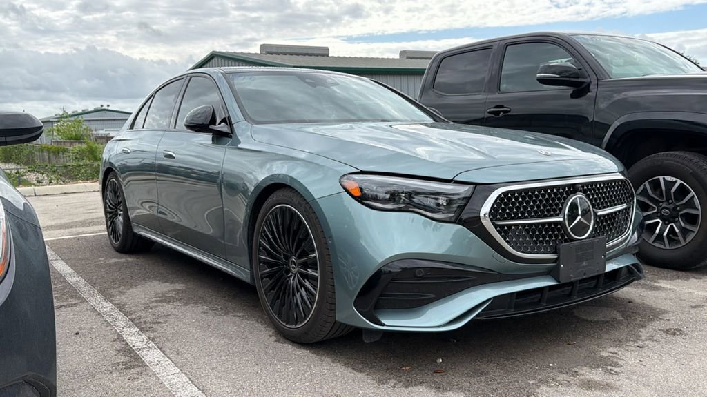 Used 2024 Mercedes-Benz E 350 4MATIC Sedan image 3