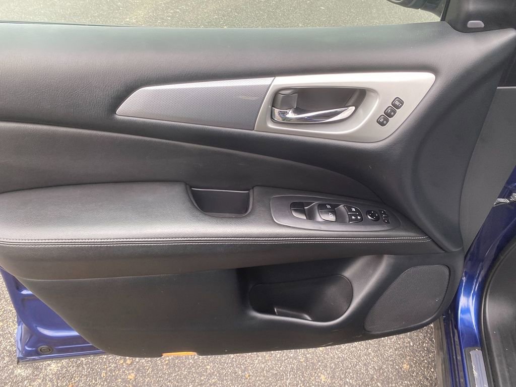 Used 2019 Nissan Pathfinder SL image 4