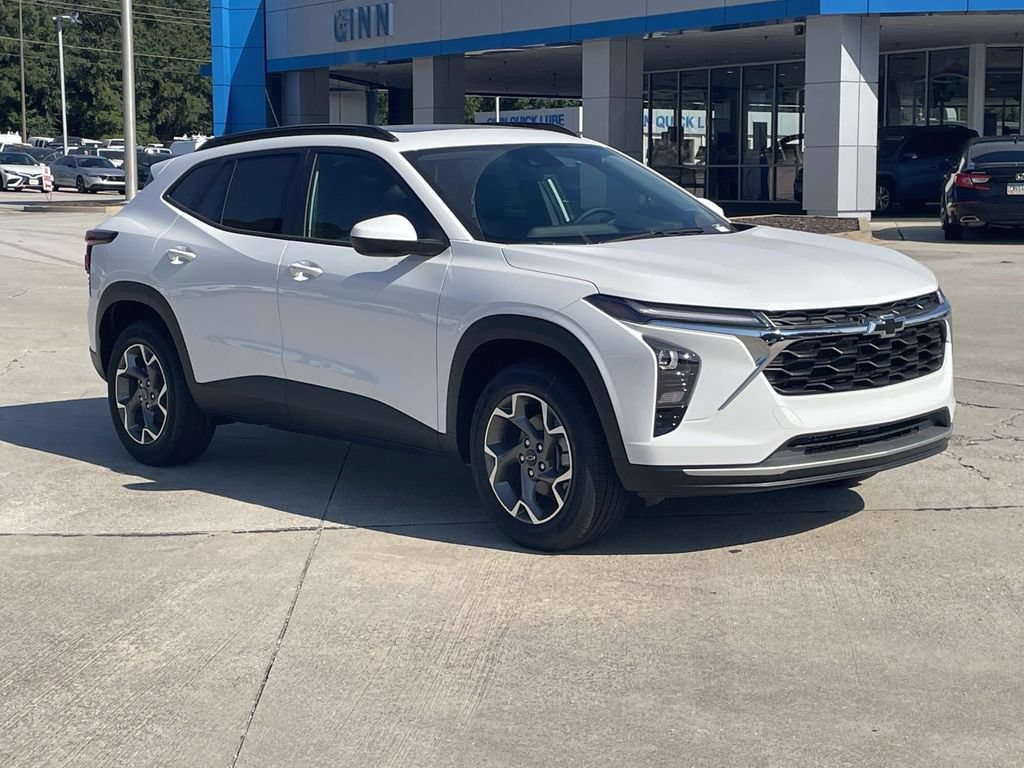 New 2026 Chevrolet Trax LT w/ Sunroof Package FWD image 5