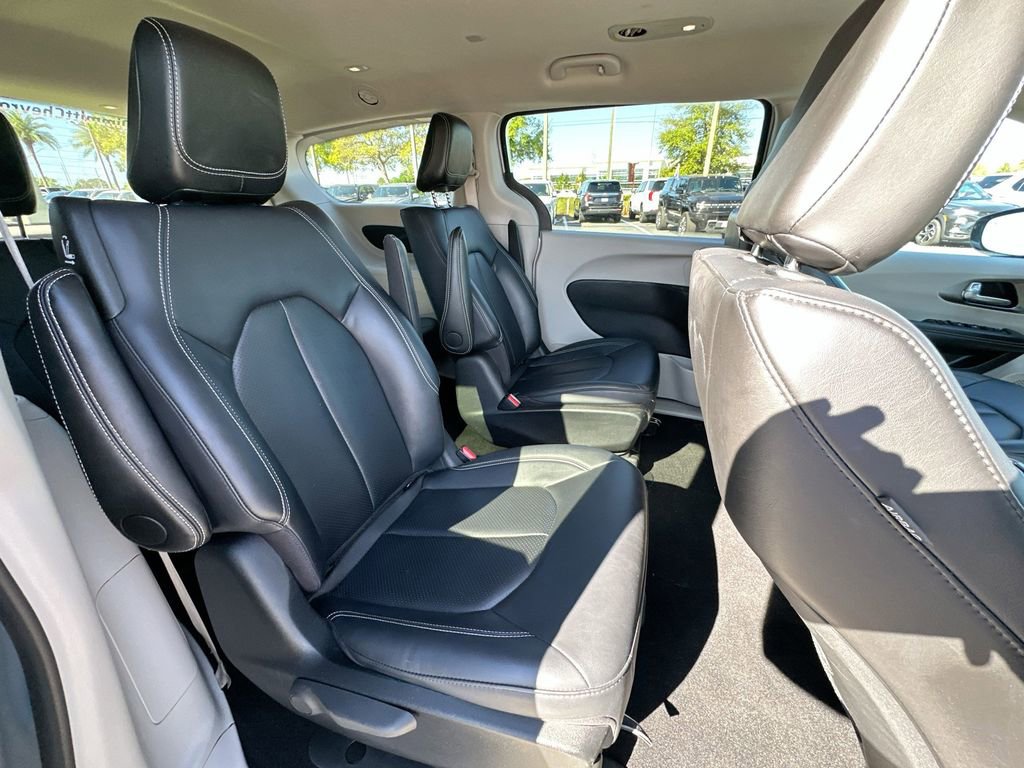 Used 2024 Chrysler Pacifica Select FWD image 27