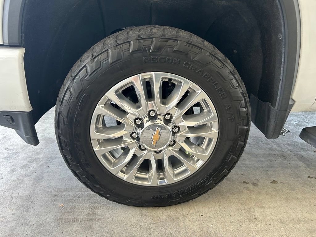 Used 2021 Chevrolet Silverado 2500 High Country w/ Z71 Off-Road Package AWD/4WD image 16