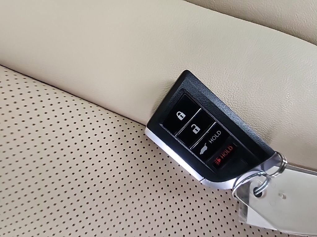 Used 2024 Acura MDX SH-AWD w/ Technology Package image 35