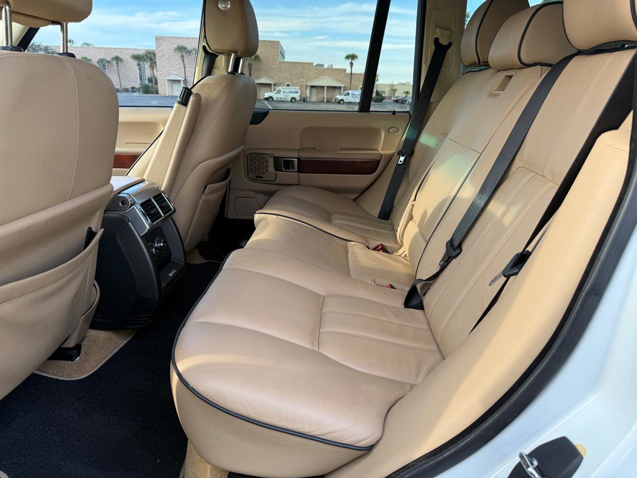 Used 2012 Land Rover Range Rover HSE image 18