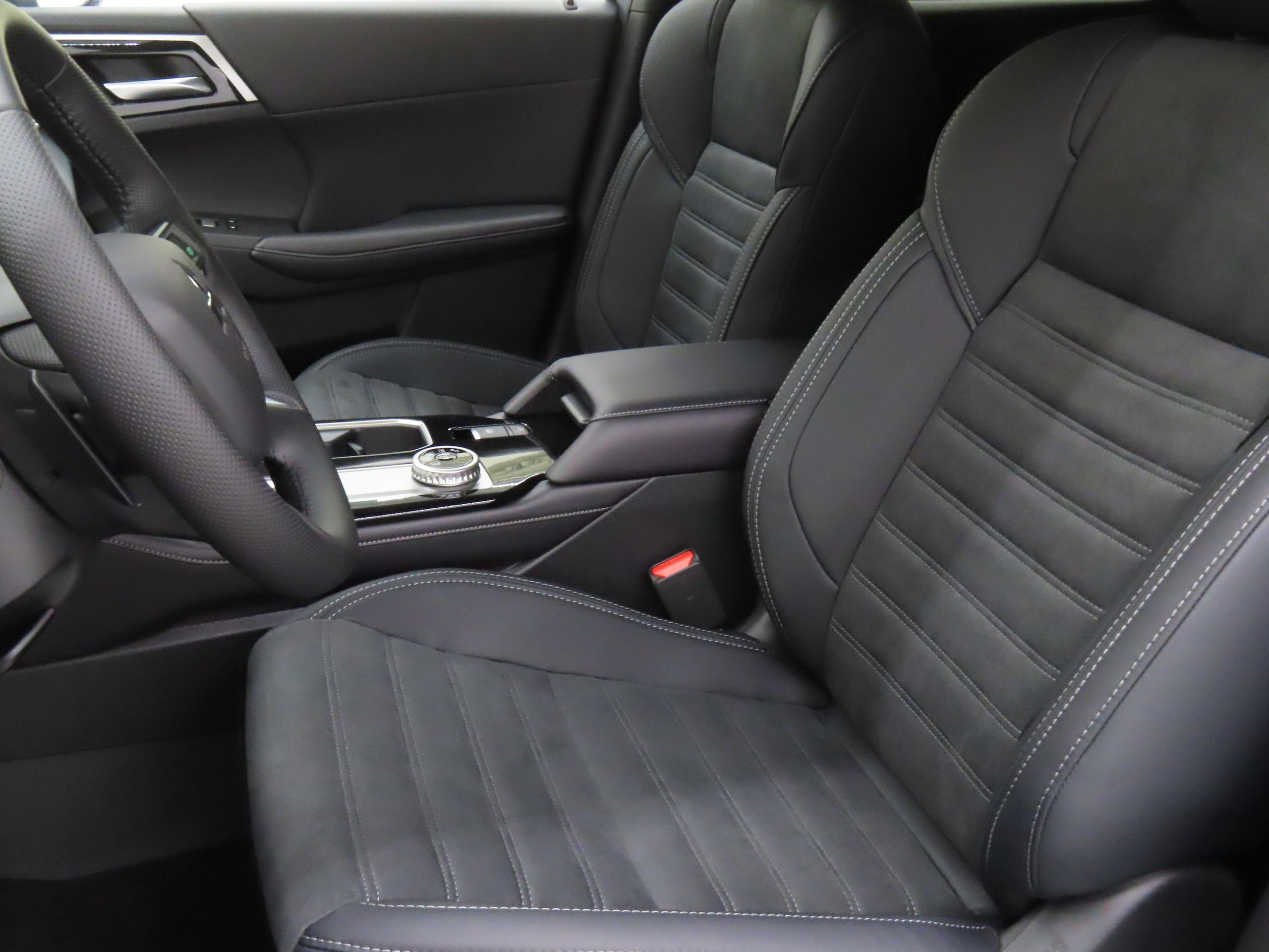 New 2025 Mitsubishi Outlander SE image 10