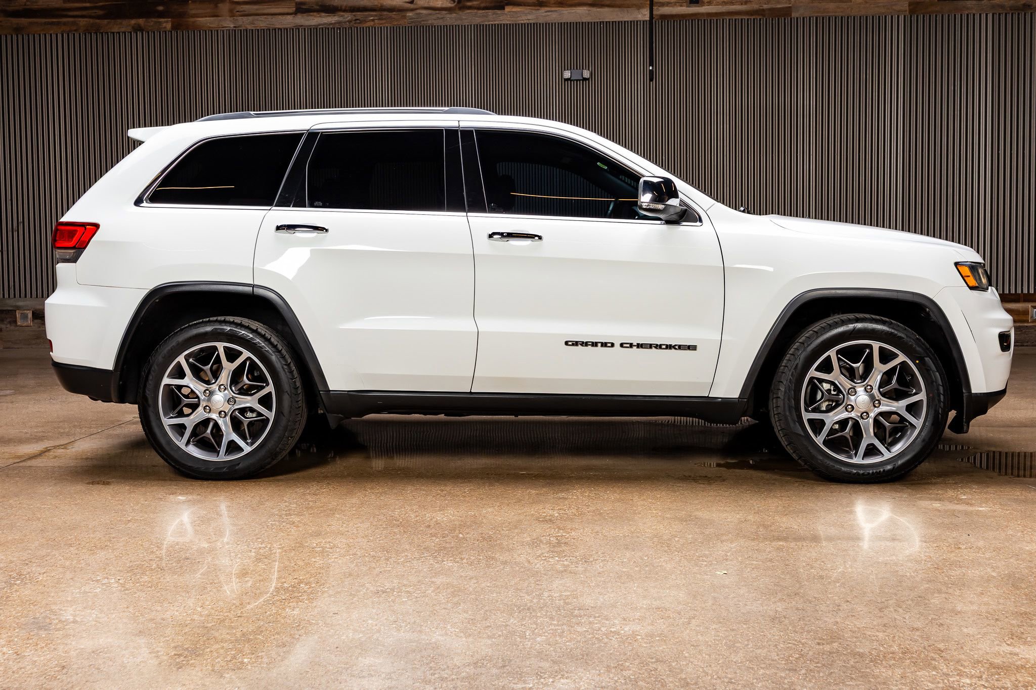 Used 2020 Jeep Grand Cherokee Limited image 10