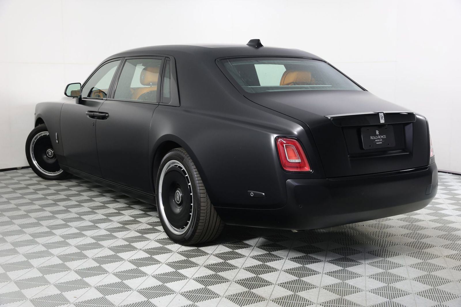 Certified 2024 Rolls-Royce Phantom Extended Wheelbase w/ The Phantom Package image 3