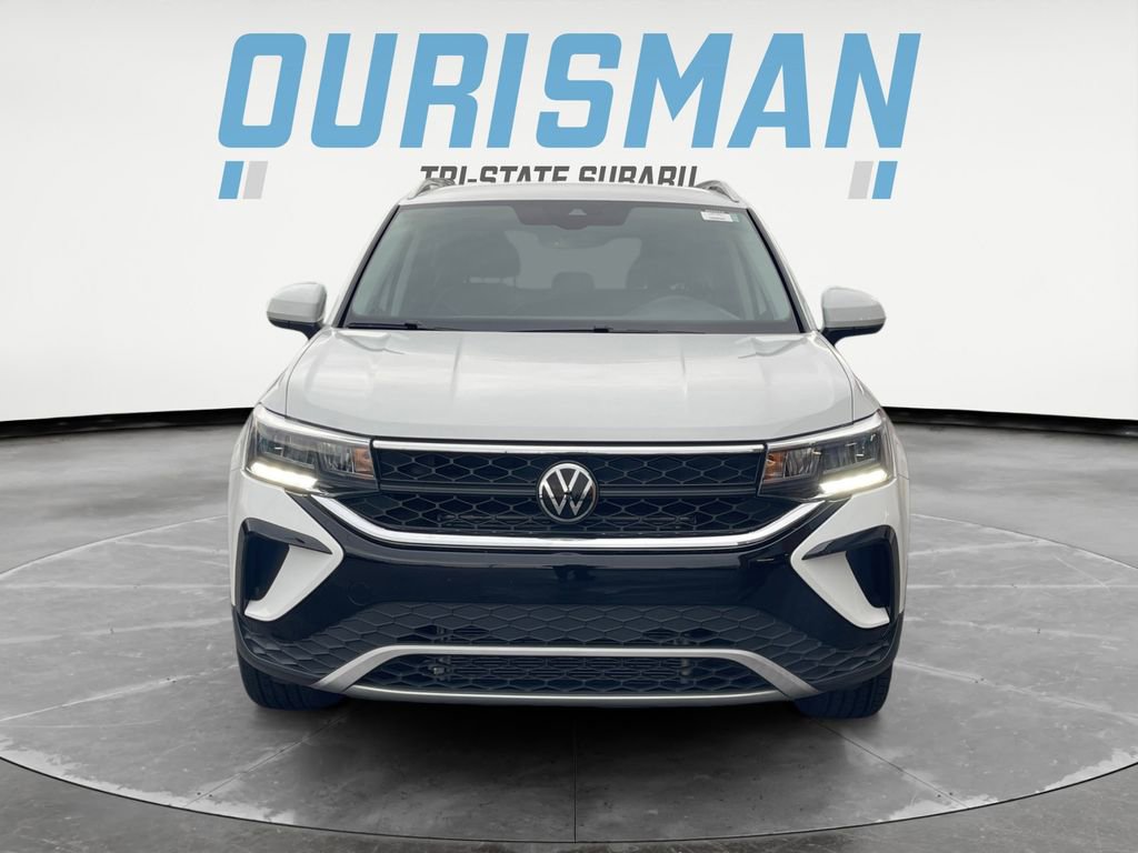 Used 2023 Volkswagen Taos SE w/ Black Wheel Package image 8