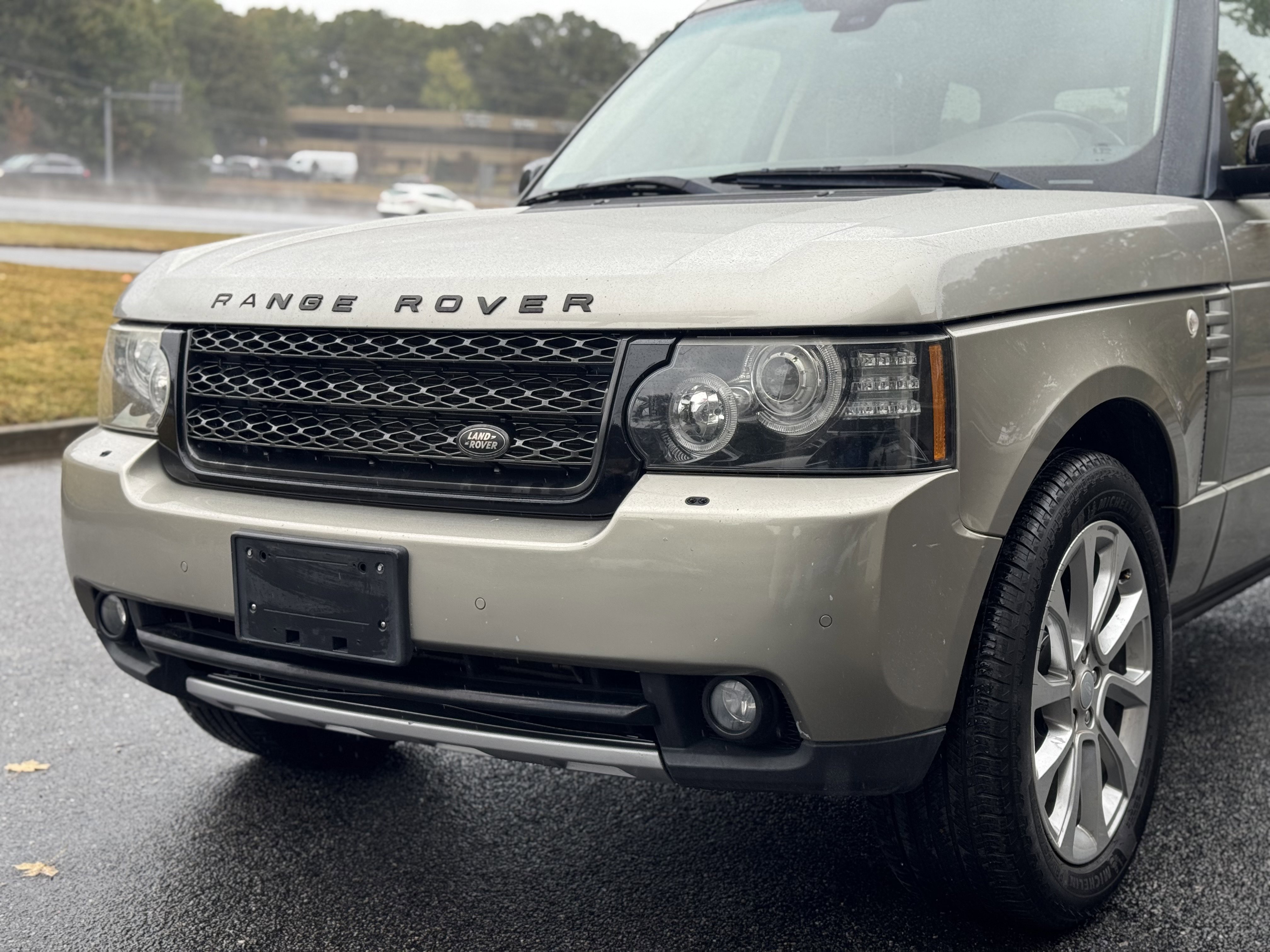 Used 2012 Land Rover Range Rover HSE image 3