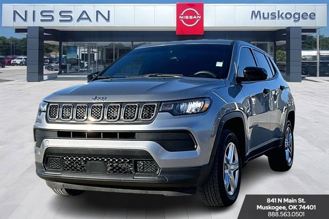 Used 2023 Jeep Compass Sport image 3