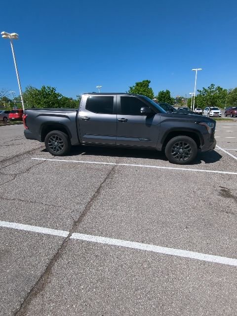 Used 2024 Toyota Tundra Platinum AWD/4WD image 10