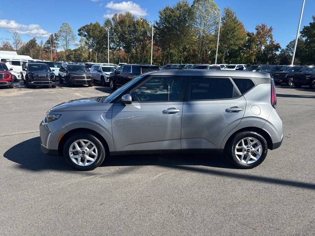Used 2024 Kia Soul LX w/ Option Group 015 image 2