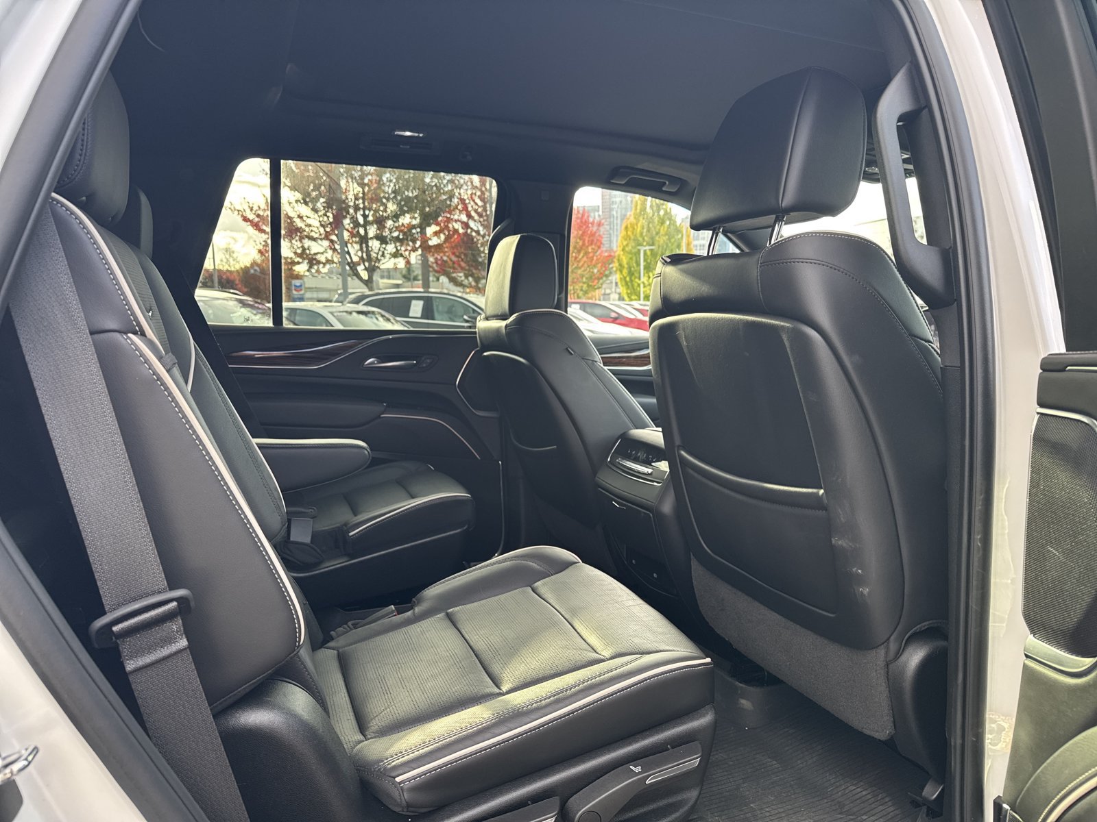 Used 2024 Cadillac Escalade Premium Luxury w/ Performance Package AWD/4WD image 14