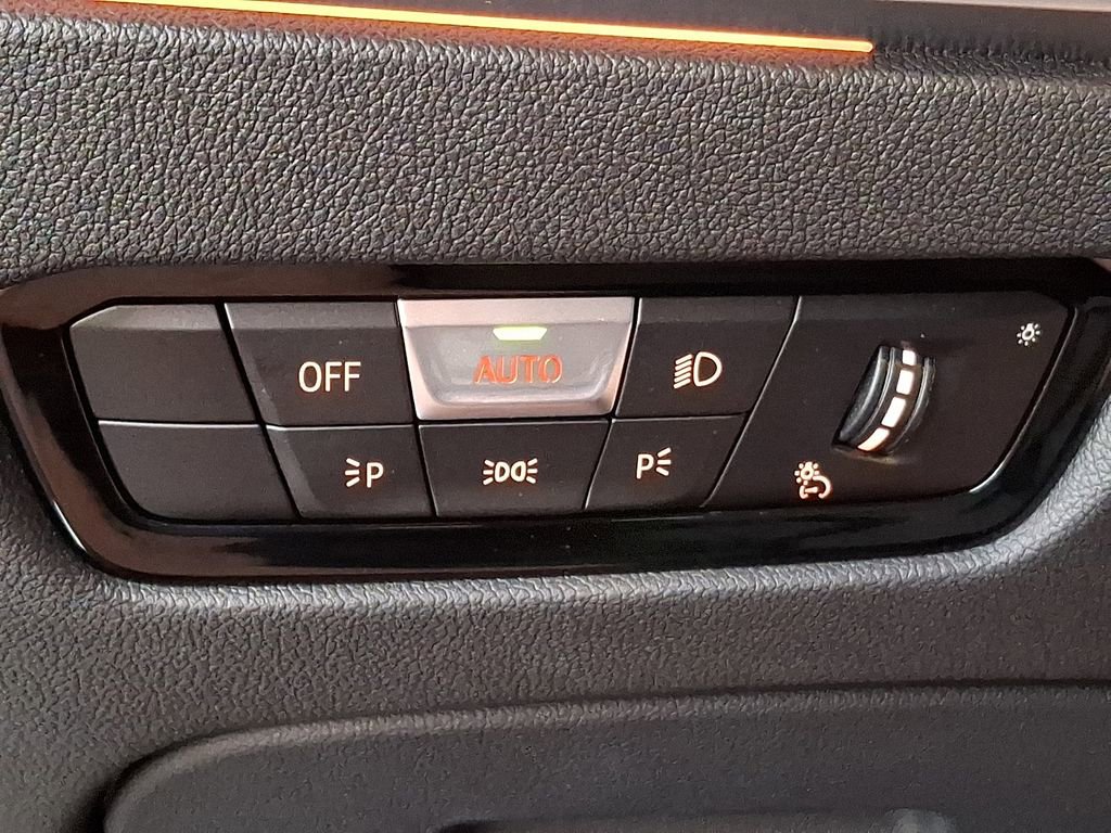 Used 2020 BMW 330i xDrive 330i xDrive w/ Convenience Package image 23