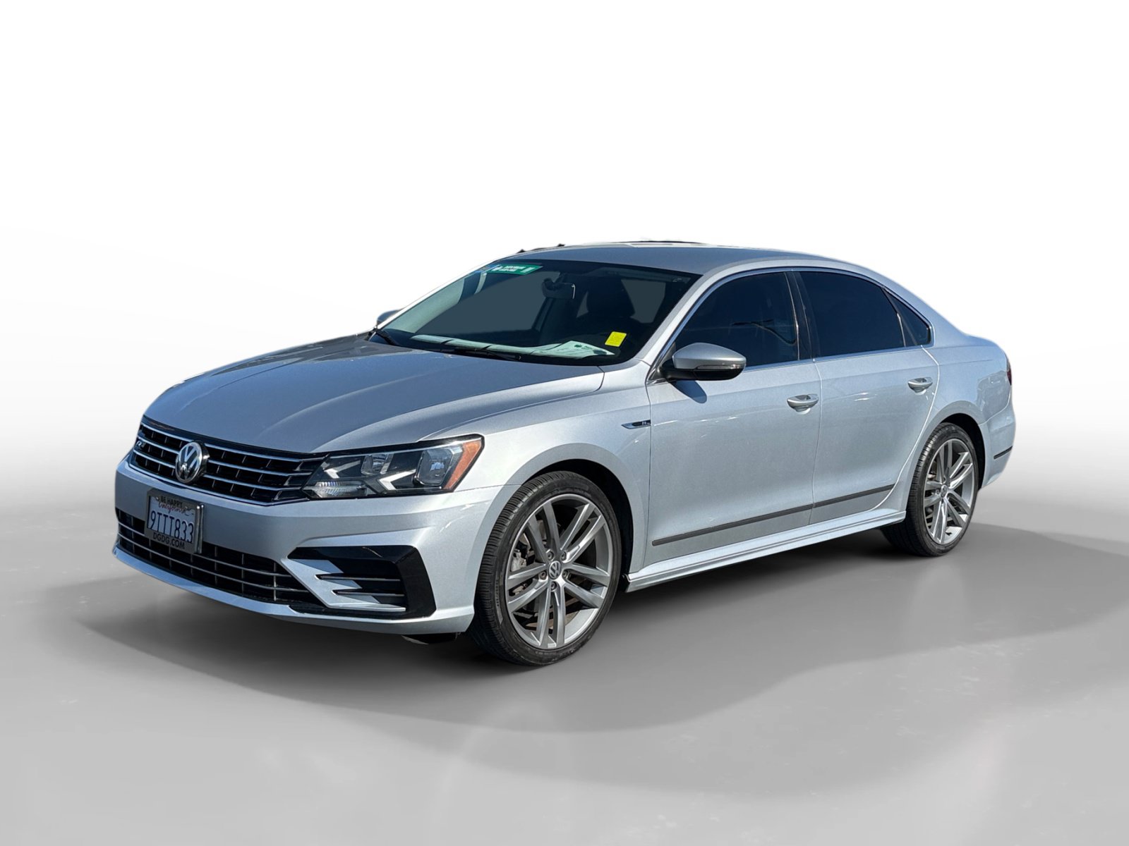 Used 2017 Volkswagen Passat 1.8T R-Line FWD image 1