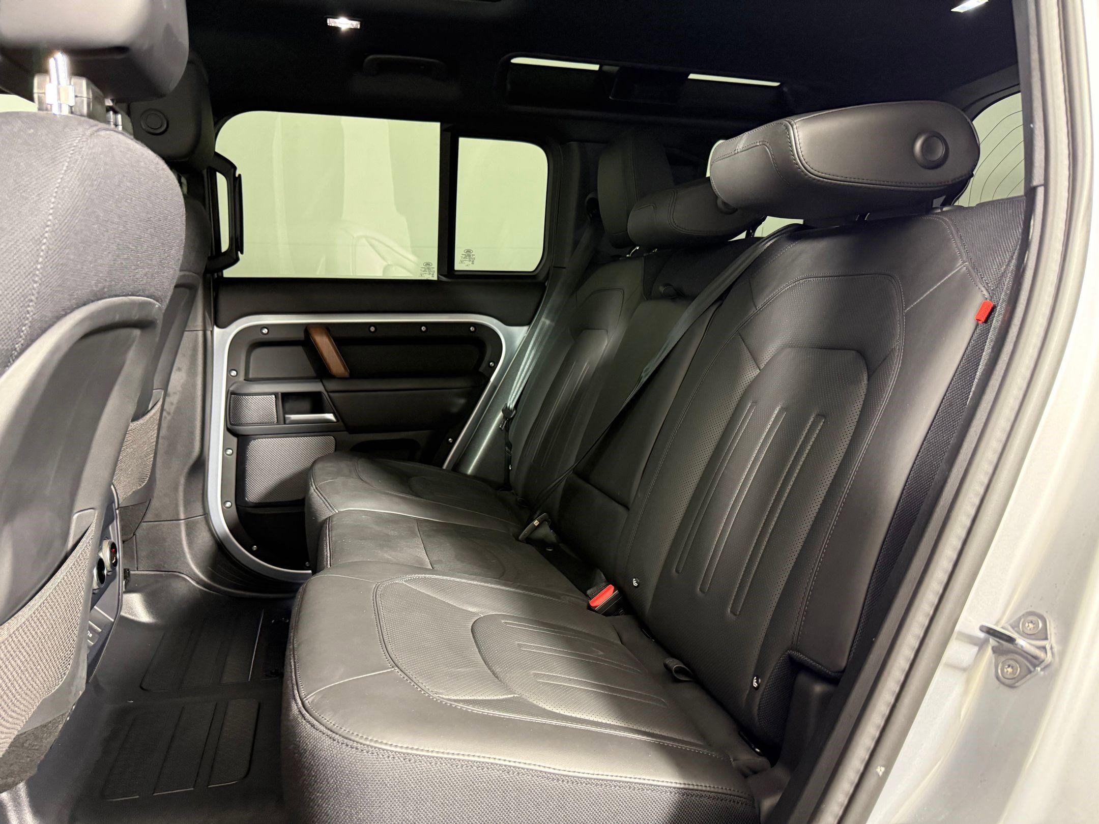 Used 2024 Land Rover Defender 110 X AWD/4WD image 15