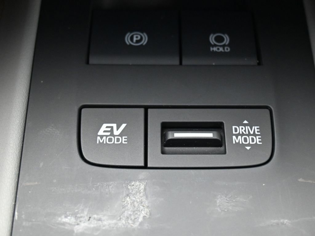 Certified 2024 Toyota Venza XLE image 26