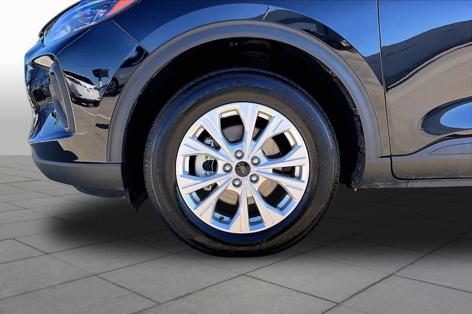 Used 2025 Ford Escape Active AWD/4WD image 19