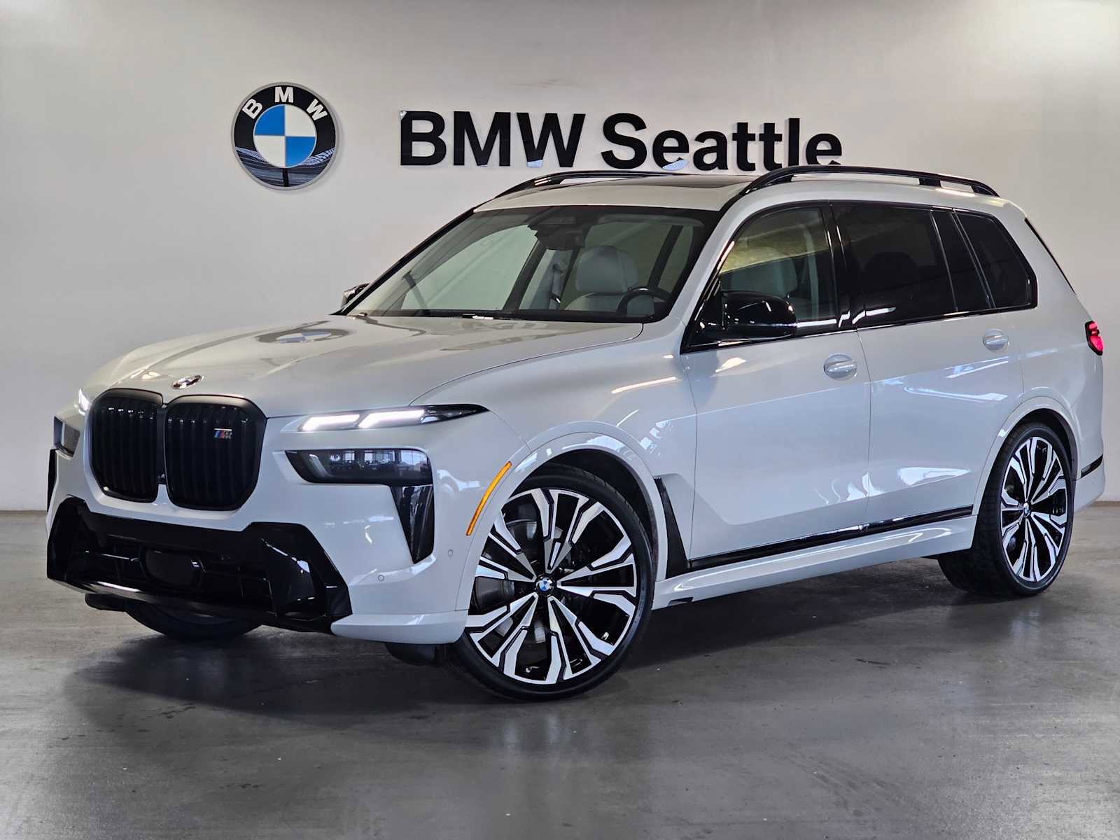 Used 2023 BMW X7 M60i w/ Executive Package AWD/4WD image 1