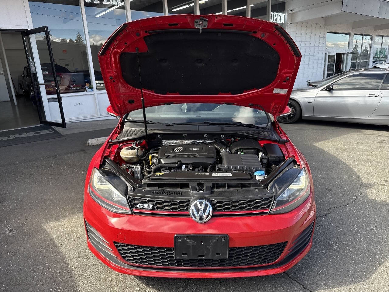 Used 2015 Volkswagen Golf 4-Door image 13