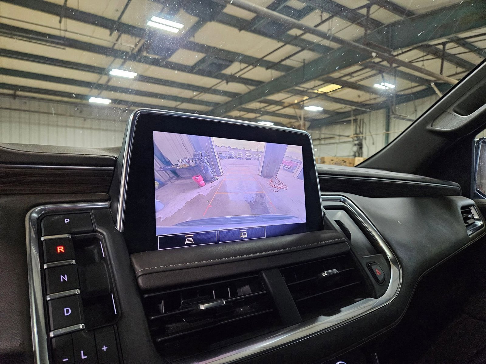 Used 2021 Chevrolet Suburban LT RWD image 16