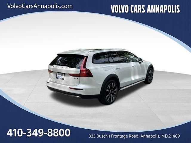 Certified 2025 Volvo V60 B5 Cross Country Ultra AWD/4WD image 8