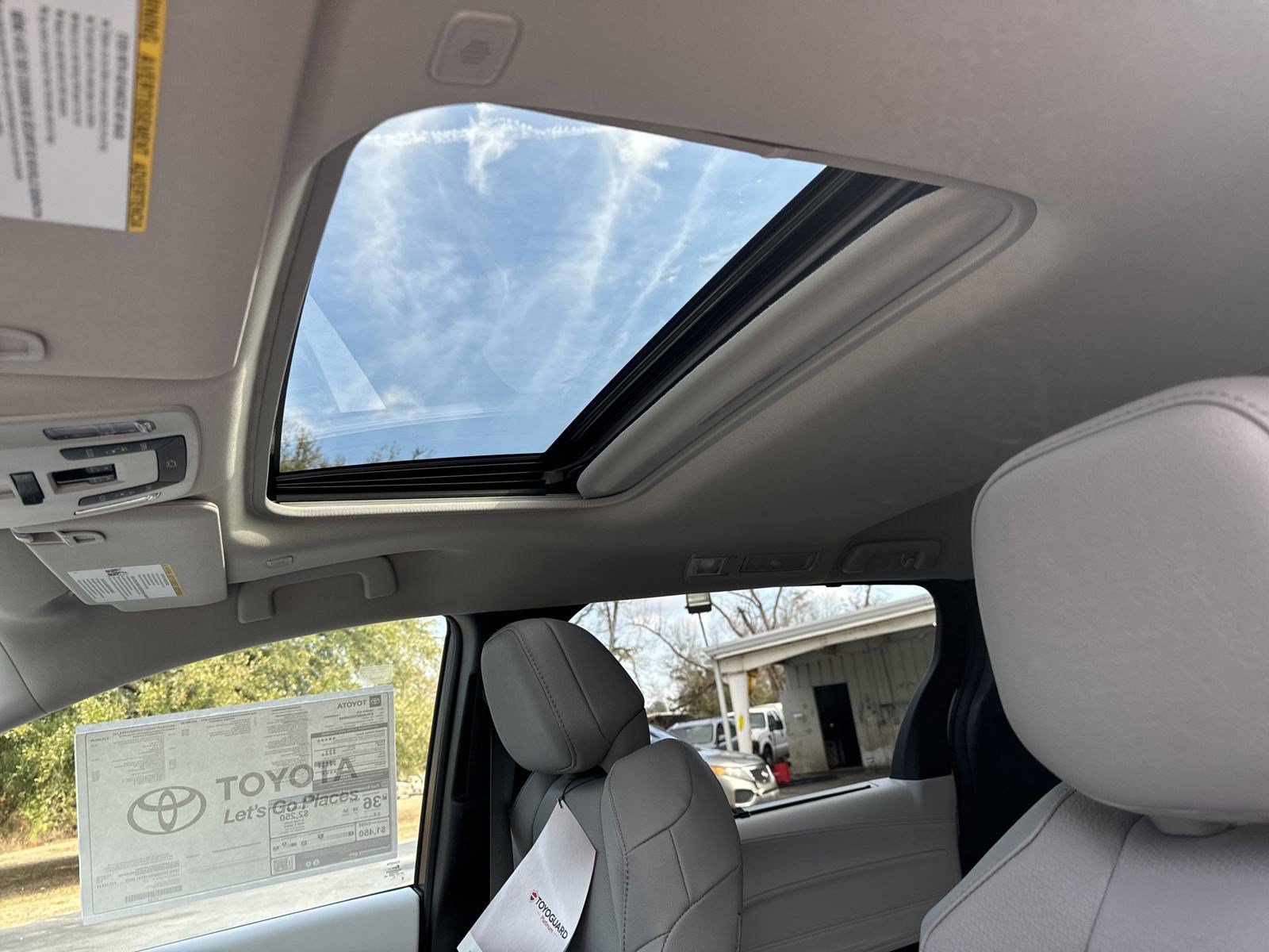 New 2025 Toyota Sienna XLE w/ XLE Plus Package FWD image 16
