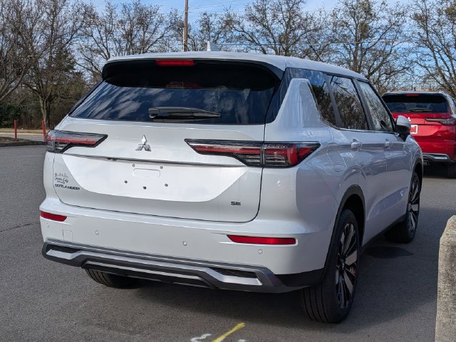 New 2026 Mitsubishi Outlander SE FWD image 2