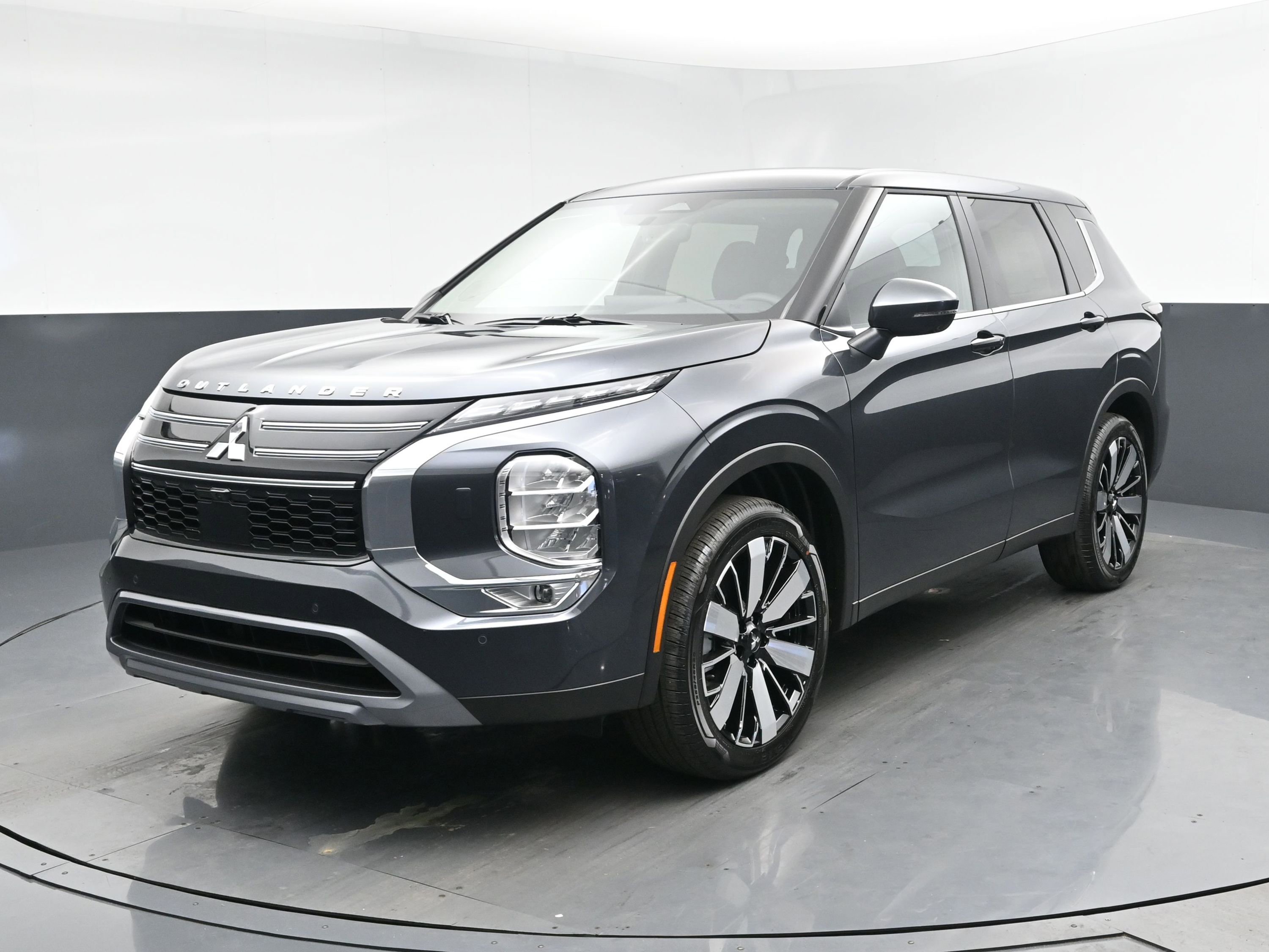 New 2025 Mitsubishi Outlander SE image 1