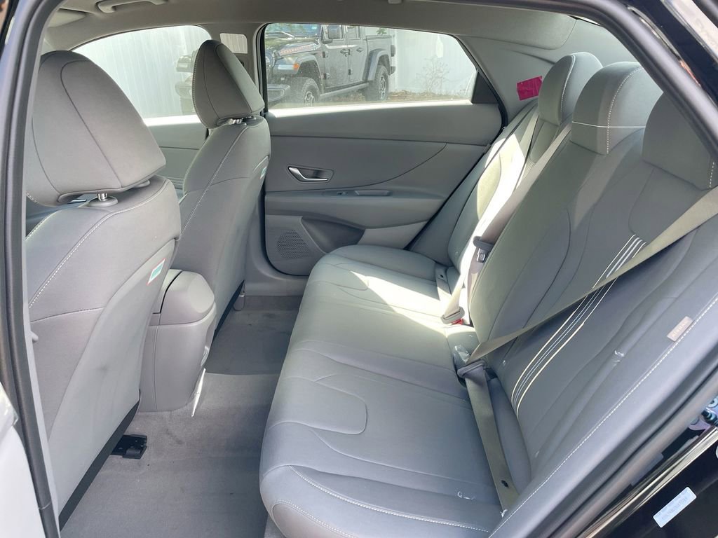 Used 2025 Hyundai Elantra Sport image 47