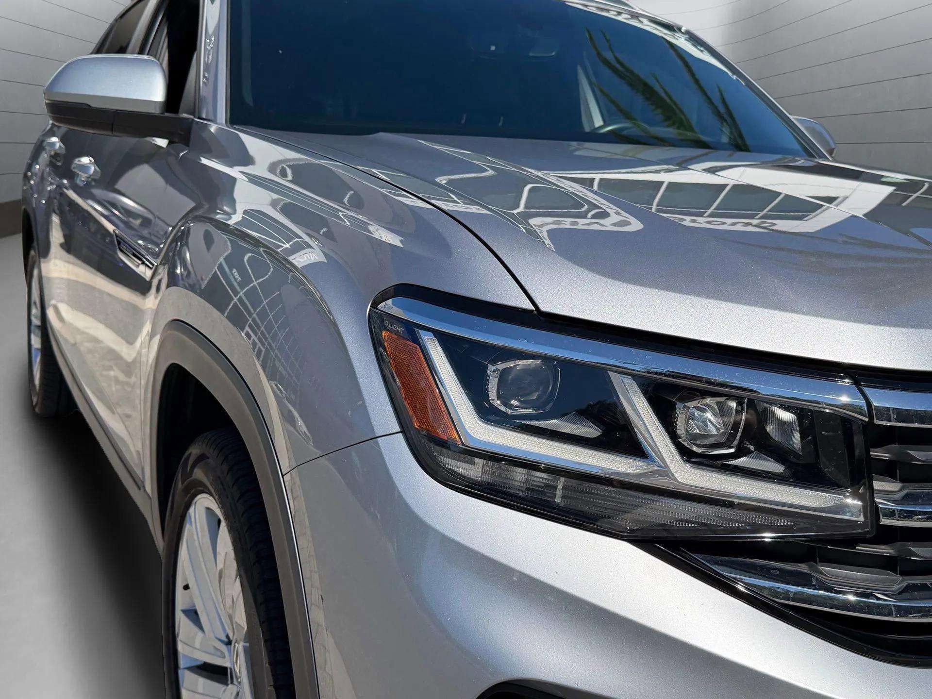 Used 2021 Volkswagen Atlas Cross Sport SE image 32