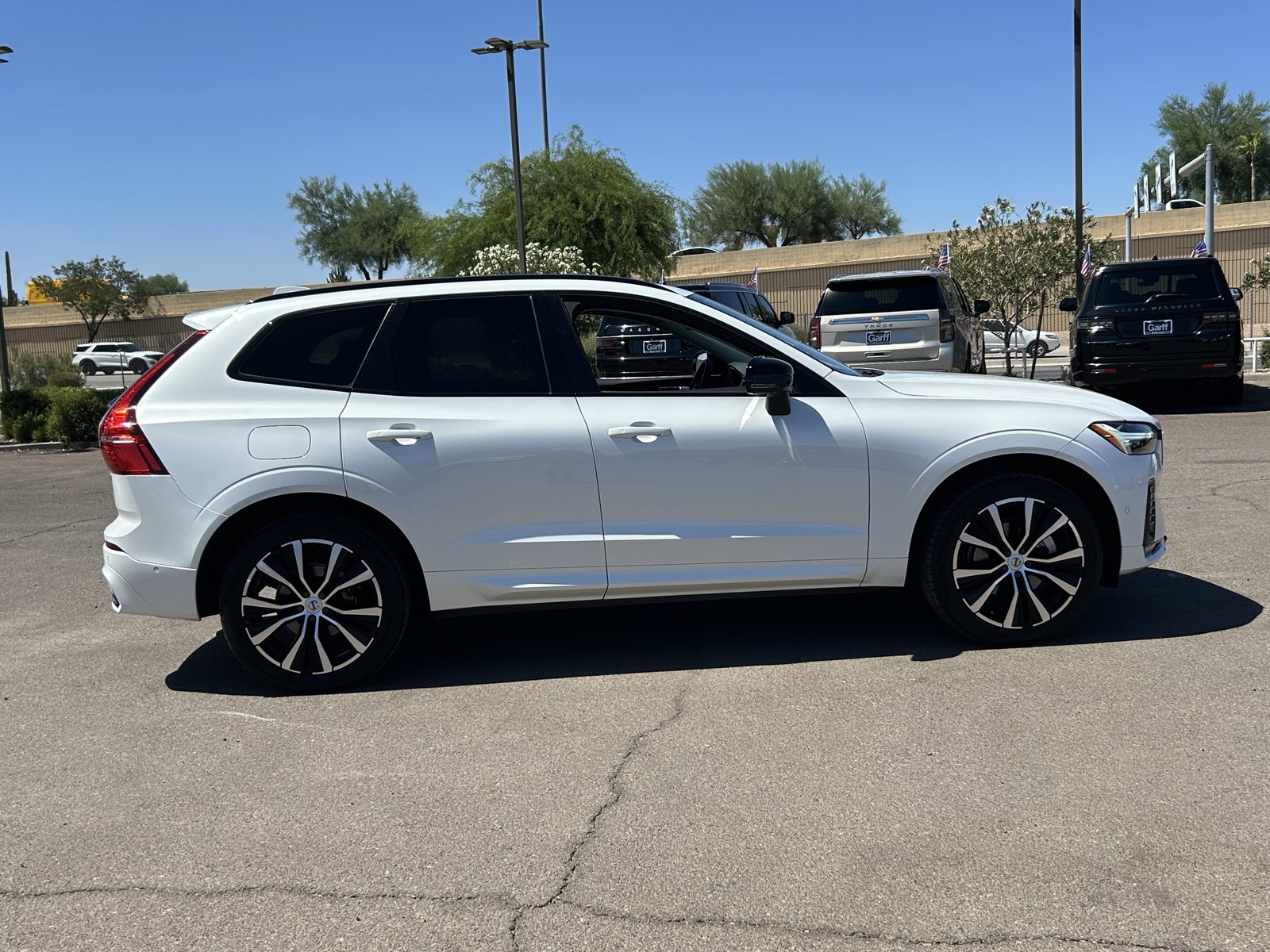 Used 2023 Volvo XC60 B5 Plus w/ Protection Package AWD/4WD image 6