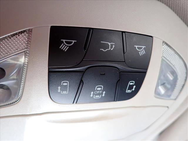 Used 2018 Chrysler Pacifica Touring-L FWD image 21