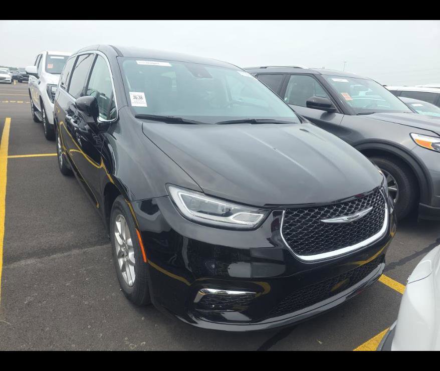 Used 2024 Chrysler Pacifica Touring-L FWD image 1