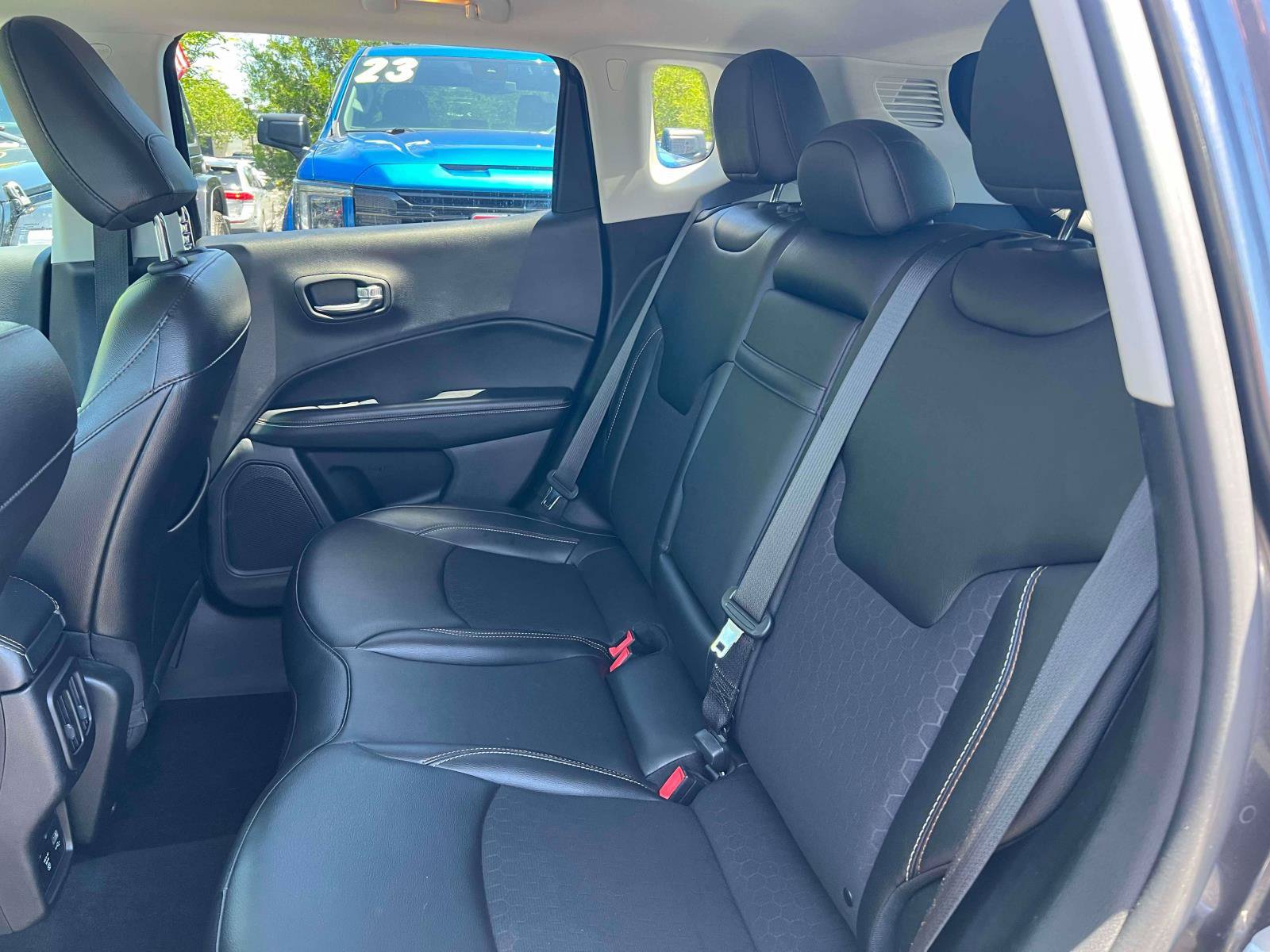 Used 2019 Jeep Compass Latitude w/ Cold Weather Group AWD/4WD image 28
