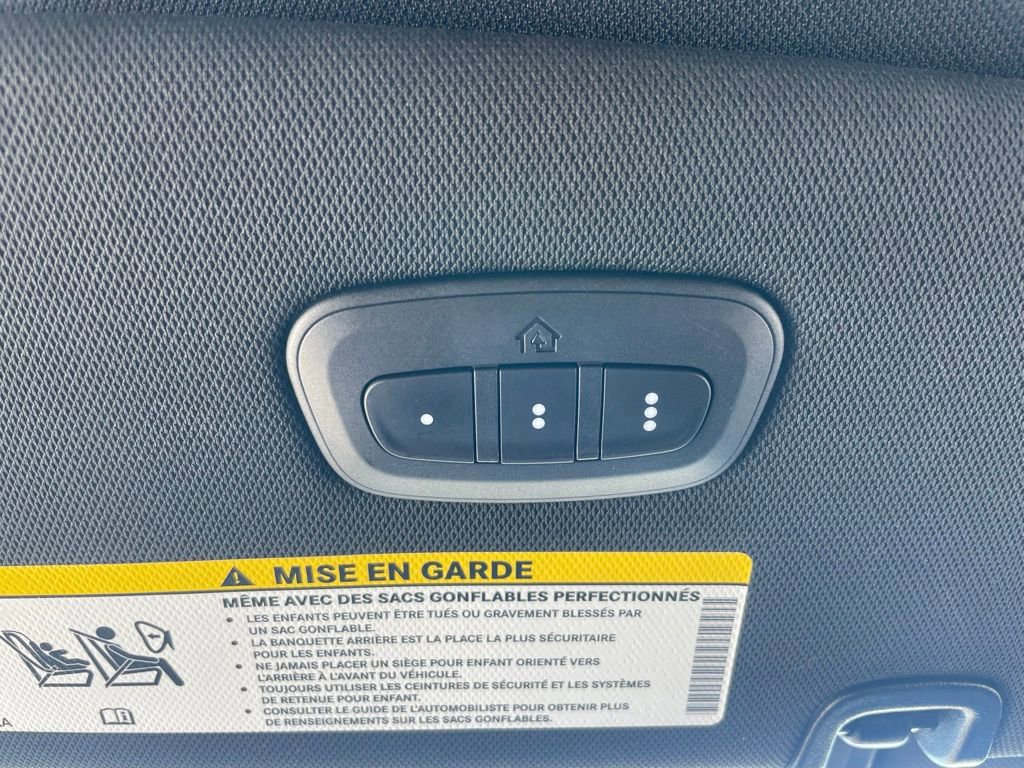 Used 2025 Chrysler Pacifica Limited image 51