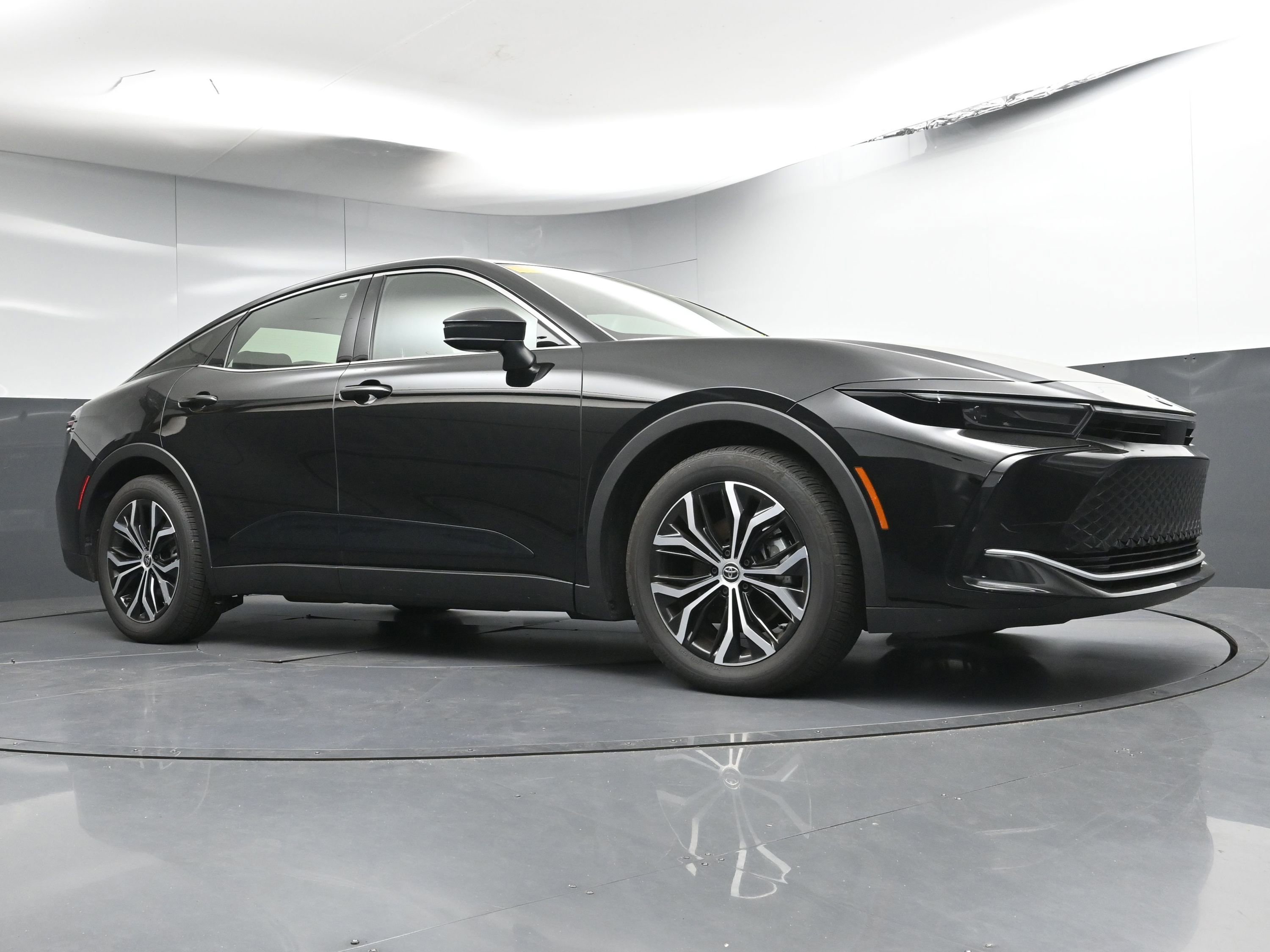 Certified 2025 Toyota Crown XLE image 25