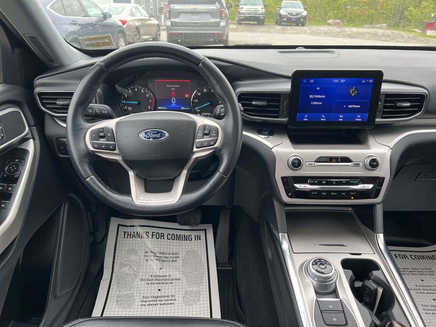 Used 2022 Ford Explorer XLT image 8