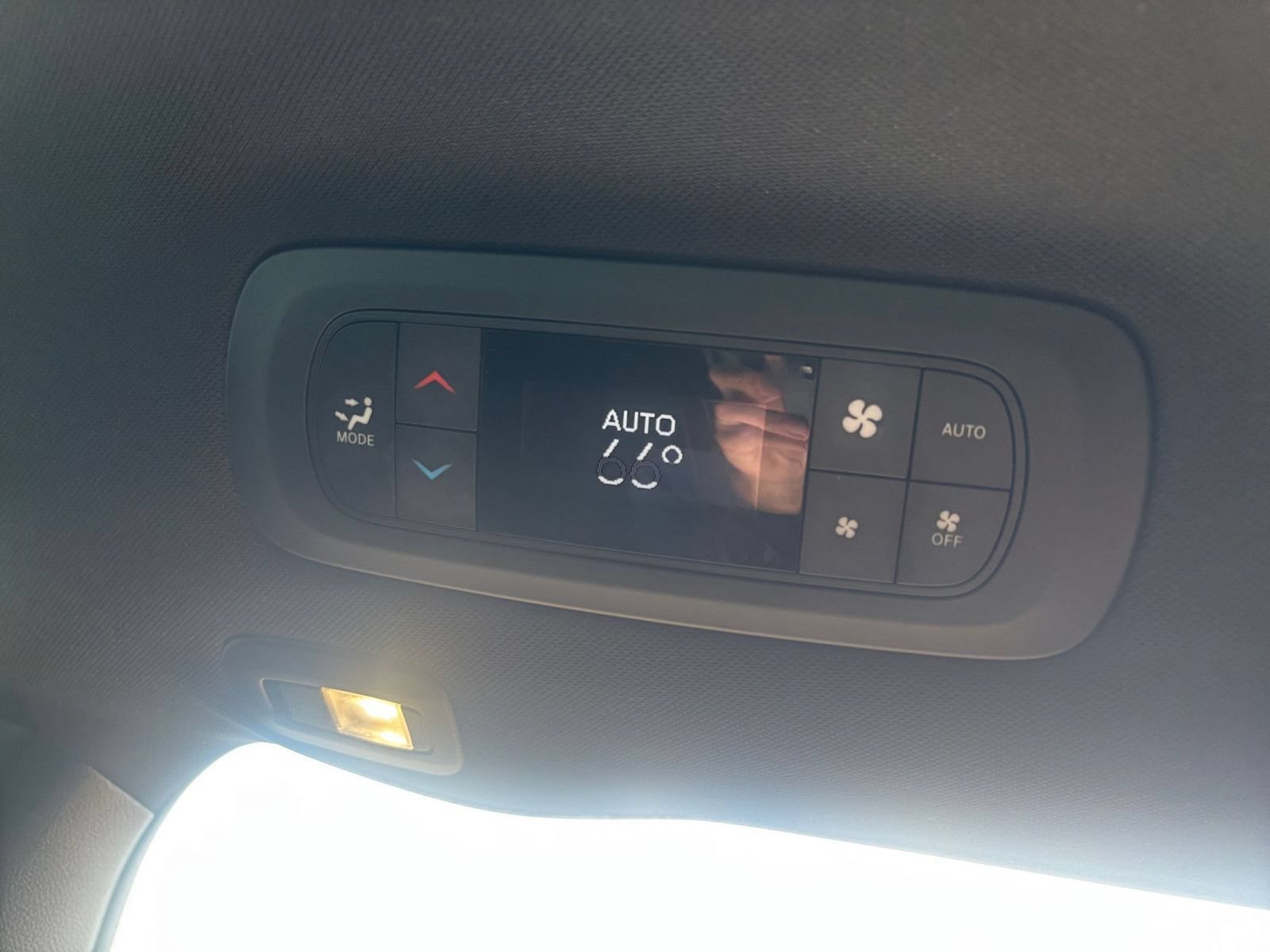 Used 2025 Chrysler Pacifica Limited FWD image 25